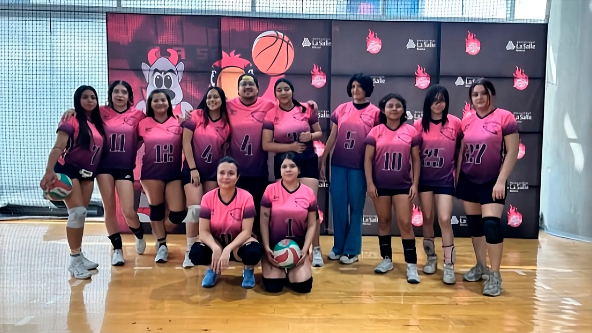 Cuántos jugadores tiene un equipo de voleibol y cómo armarlo